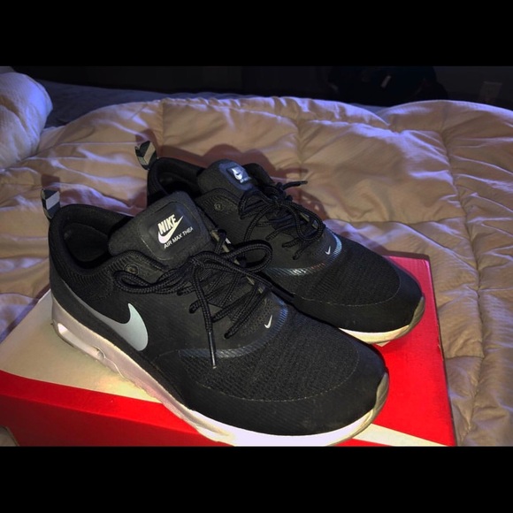 Black/White Nike Air Max Thea’s - Picture 2 of 3